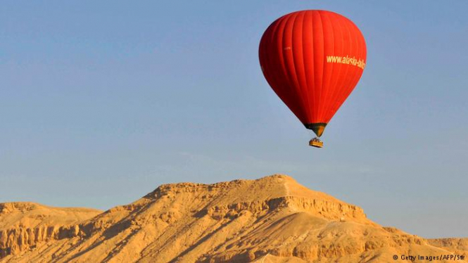 В Египте упал воздушный шар с 20 туристами