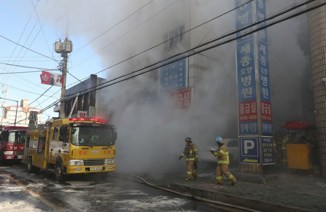 По меньшей мере 40 человек погибли при пожаре в больнице в Южной Корее