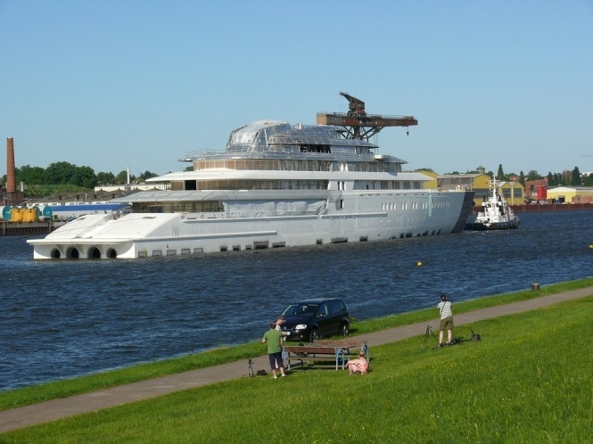 Lurssen в Бремені спустила на воду найбільшу в світі приватну яхту
