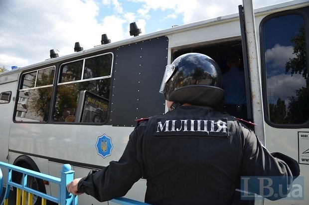 В Одесі двох міліціонерів впіймали на хабарі у 200 тис грн