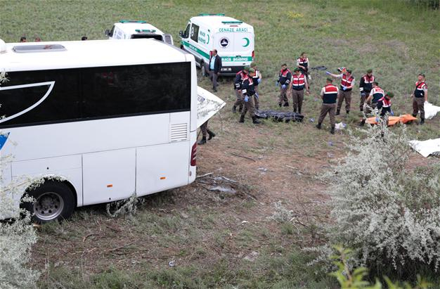 В Турции перевернулся автобус: восемь пассажиров погибли