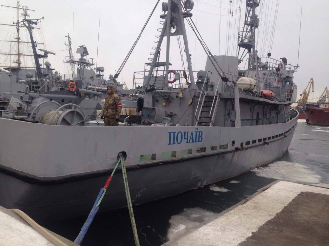 Снайперы обстреляли украинское судно 