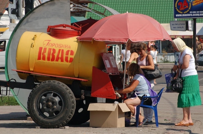 Продавці напоїв та кондиціонерів добре зароблять цього літа