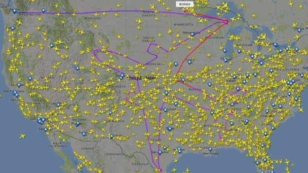 Боинг Dreamliner нарисовал в небе над США силуэт самолета