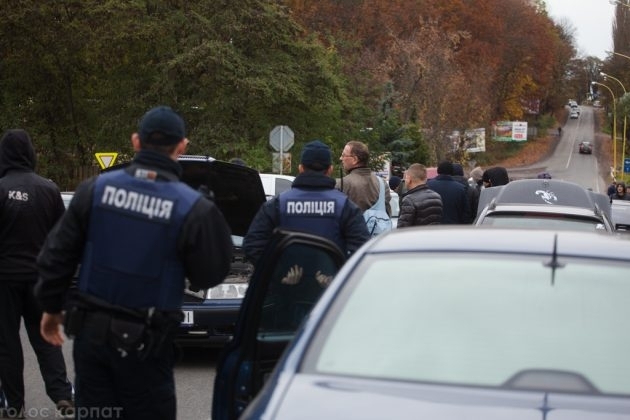 Владельцы авто продолжают блокировать границу со Словакией и Румынией
