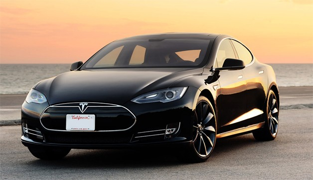 Электрический кроссовер Tesla Model Х впервые победил суперкар Lamborghini - ВИДЕО