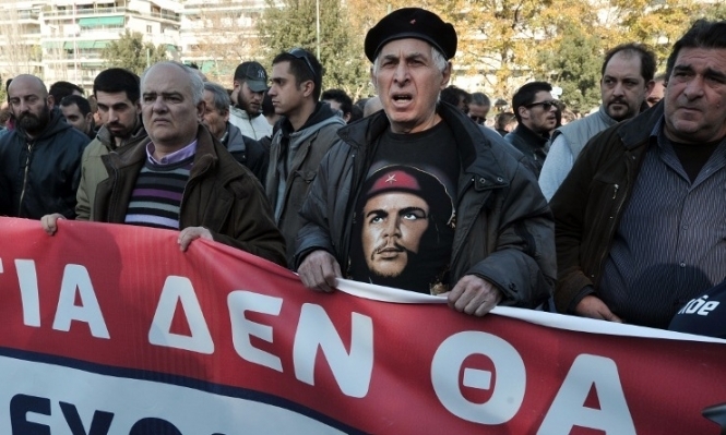 Греки дві доби страйкуватимуть проти звільнення 25 тис держслужбовців