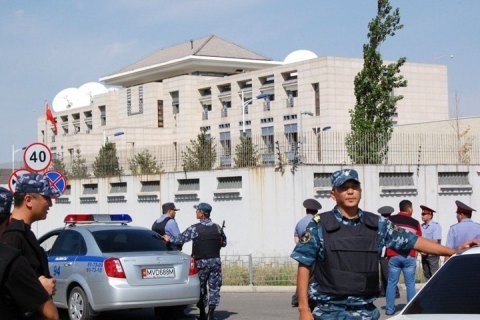 Смертник совершил теракт у посольства Китая в Киргизии
