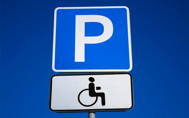 За безосновательные парковки на местах для водителей с инвалидностью будут штрафовать