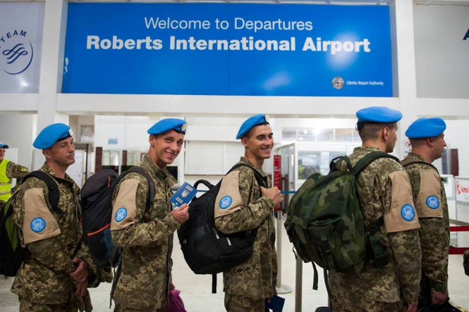 Украинские летчики возвращаются из Либерии после 14 лет службы