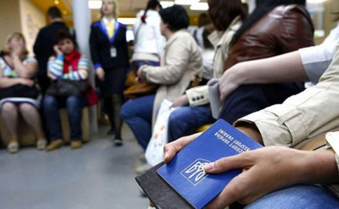 Половина українських заробітчан в Польщі працює по безвізу
