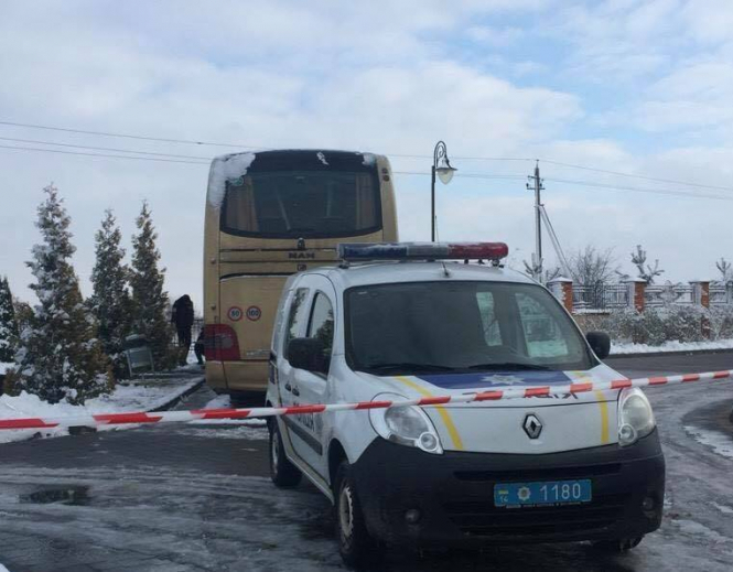 Возле Львова взорвали взрывчатку в автобусе, в котором перевозили польских туристов