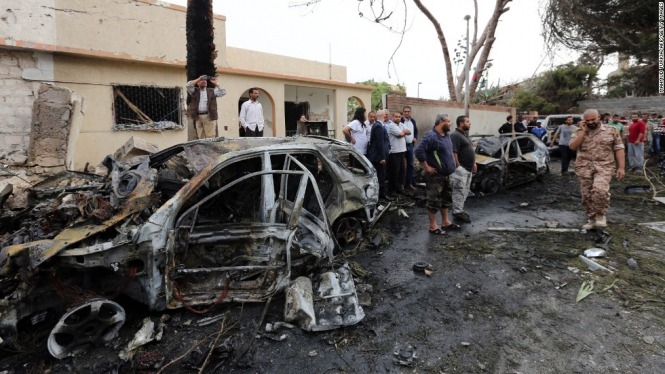 В Ливии взорвали два автомобиля у мечети: погибло 33 человека