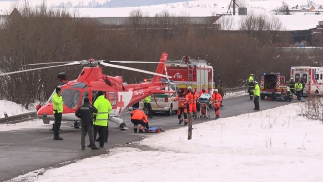 В Словакии автомобиль врезался в группу детей, более десятка пострадавших