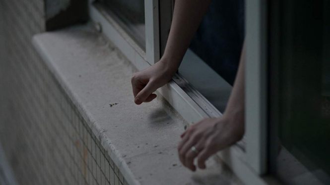 На Київщині дівчина вистрибнула з вікна через тортури хлопця, - ОНОВЛЕНО
