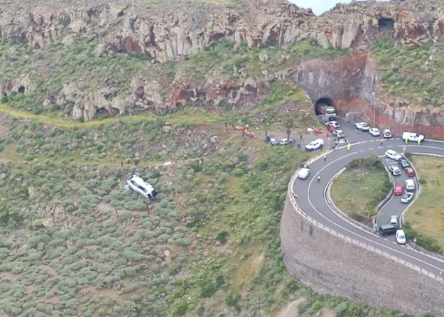 На іспанському острові автобус з британськими туристами зірвався у яр