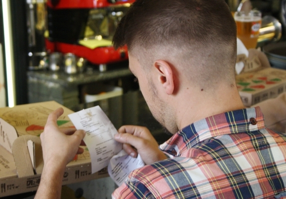 Ешь и плати, сколько хочешь: во Львове провели день добровольной оплаты в кафе и ресторанах