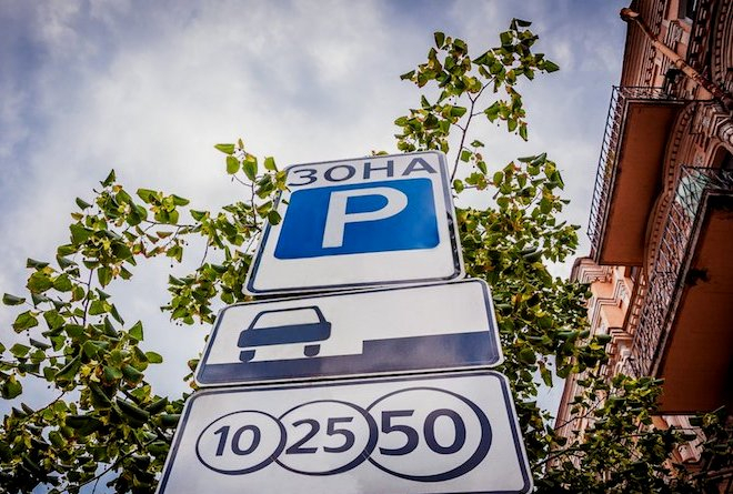 За місяць дії нового закону про паркування в Києві не евакуювали жодне авто