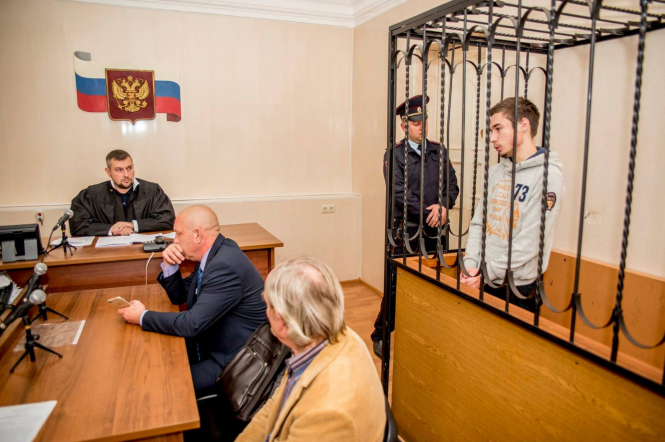 Російський суд залишив Павла Гриба під вартою до грудня, хлопець скаржиться на знущання