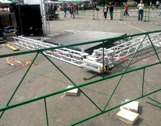 На концерті до Дня Незалежності в Умані на дітей впало сценічне обладнання: шестеро постраждали