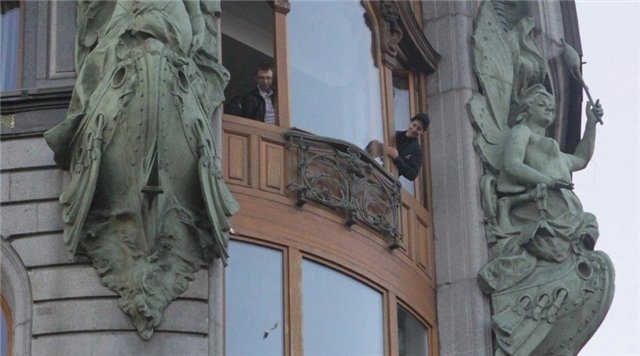 Дуров розкидав гроші з вікна (фото)