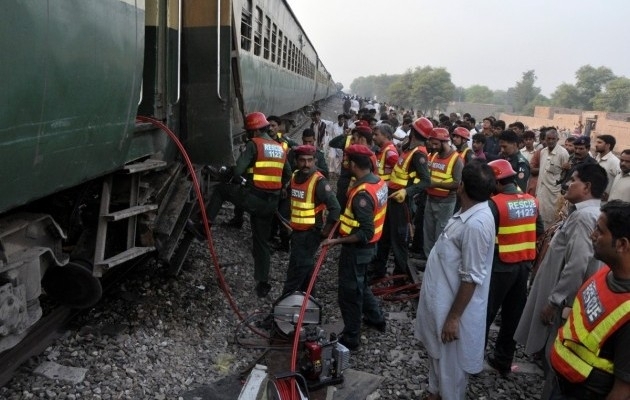 В Пакистане столкнулись два поезда, есть погибшие