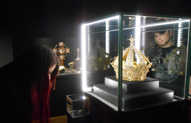 Во французском Лионе из музея похитили корону стоимостью свыше $1 млн