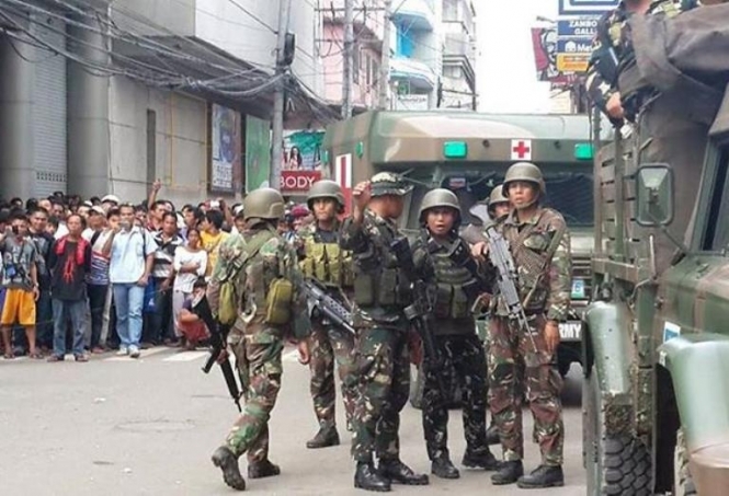 Из-за столкновений между военными и экстремистами на Филиппинах погибли 14 человек