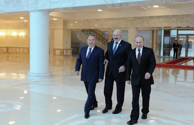 Лукашенко та Назарбаєв засудили євразійський запал Путіна і відмовилися здавати суверенітет
 