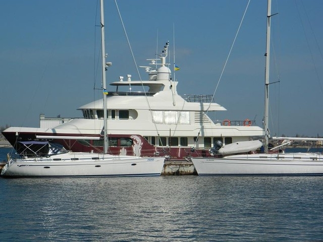 Біля берегів Туреччини багатії катаються на розкішній яхті Януковича