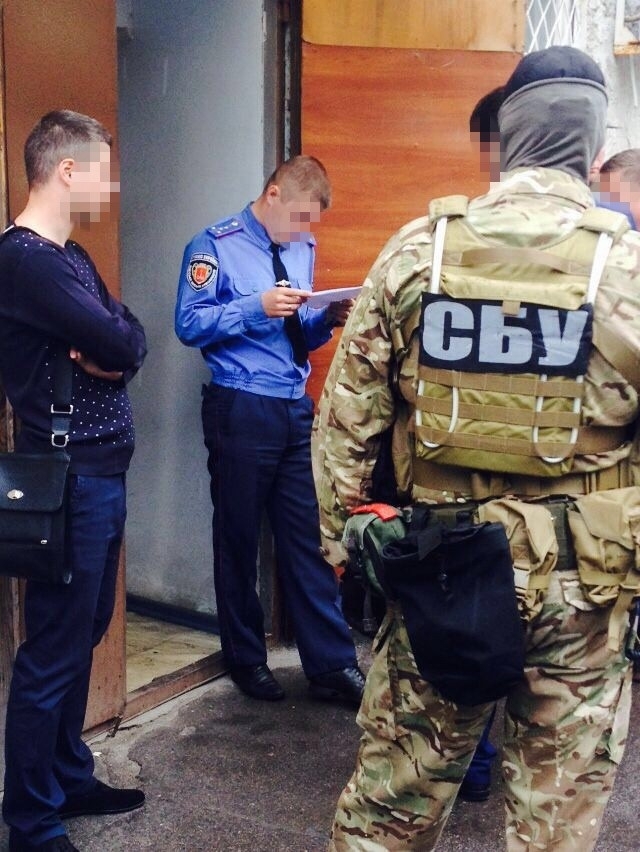 СБУ задержала в Одессе полицейского, который требовал 75 тыс. гривен взятки, - ФОТО