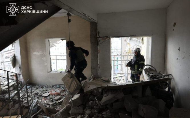 росіяни вдарили по багатоповерхівці у Харкові, є поранені – міський голова