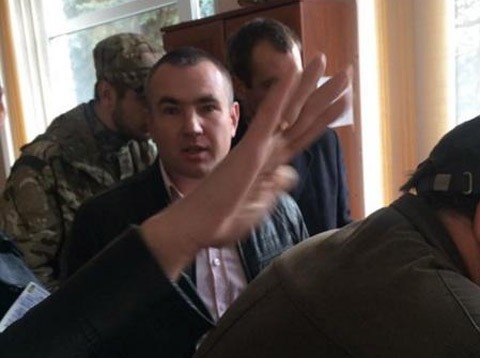 На Київщині кандидат у депутати побив пенсіонерку