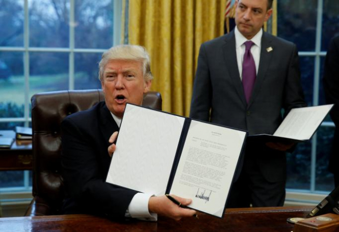 Дональд Трамп подписал новую версию иммиграционного указа