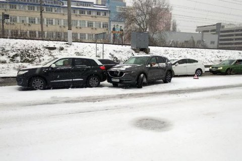 Из-за снега в Киеве произошло 500 ДТП, - ОБНОВЛЕНО
