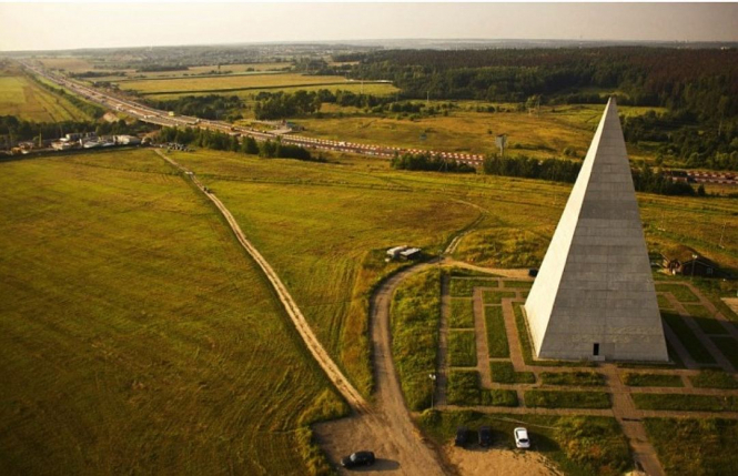 В Московской области смертельный ураган снес 44-метровую пирамиду - ВИДЕО