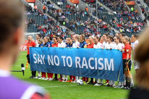Пять болгарских фанатов арестовали за расизм на матче Болгария-Англия