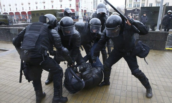 У мережі з'явилися відео масових затримань в Мінську, – ВІДЕО