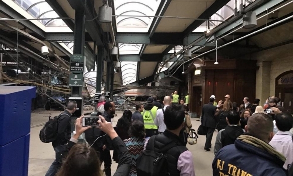 У США потяг в'їхав у станцію: постраждали більше сотні людей