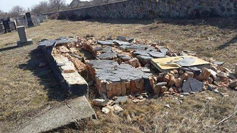 На Одесщине вандалы разрушили мемориал жертвам Холокоста