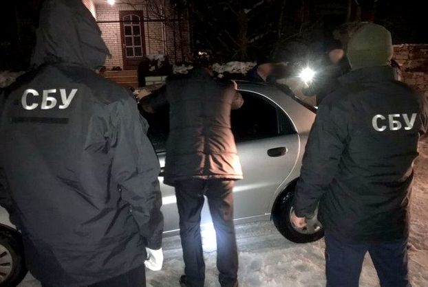 На Вінниччині поліцейський начальник і прокурор організували схему здирництва хабарів 
