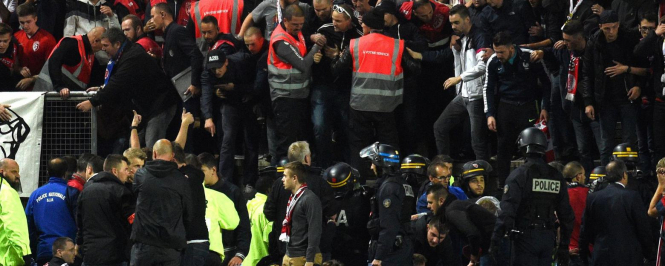 Во Франции около 30 человек травмированы из-за обвала трибуны на стадионе