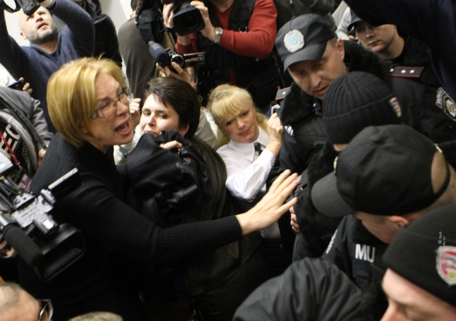 У суді над Тимошенко б’ються депутати БЮТу та охоронці