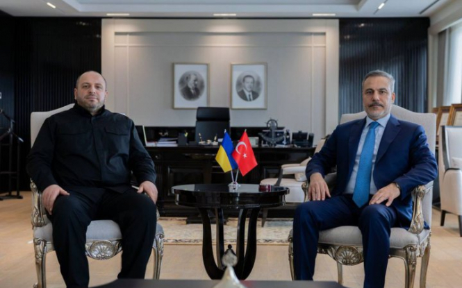 Секретар РНБО Умєров зустрівся із главою МЗС Туреччини