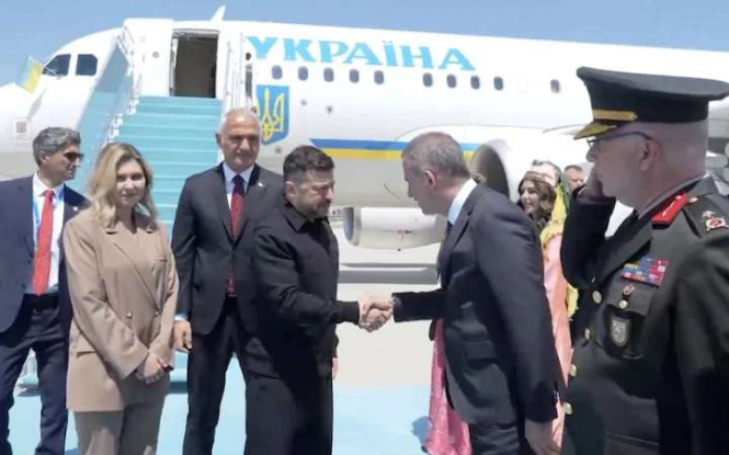 Зеленський прибув до Анкари, де нині стартує саміт НАТО. 