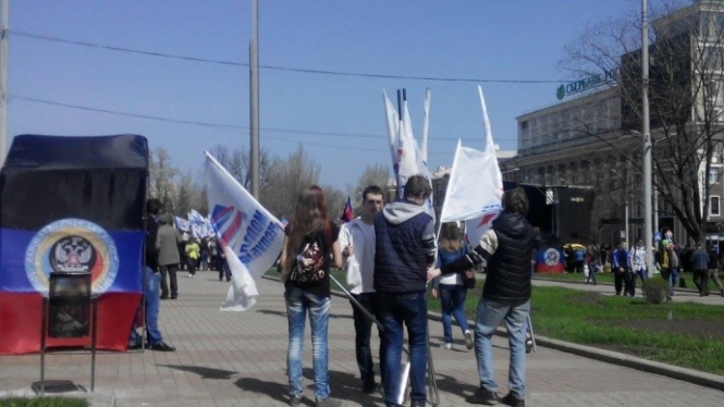 В окупованому Донецьку мешканців зганяють на 