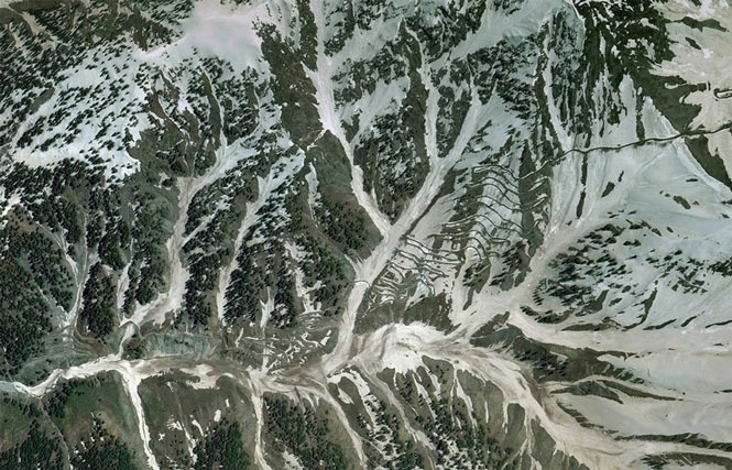 Видовищні знімки від Google Earth: як виглядає земна куля