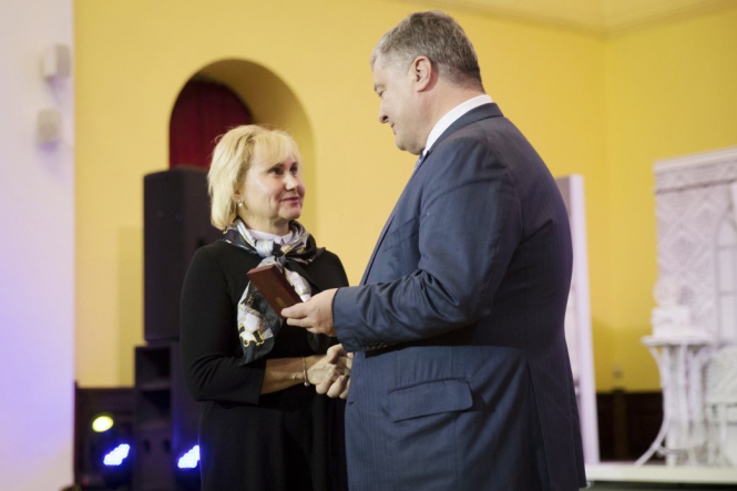 Порошенко наградил политзаключенного Романа Сущенко орденом 