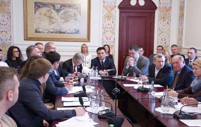 На засіданні у МЗС домовлялися про кроки для звільнення в’язнів Кремля
