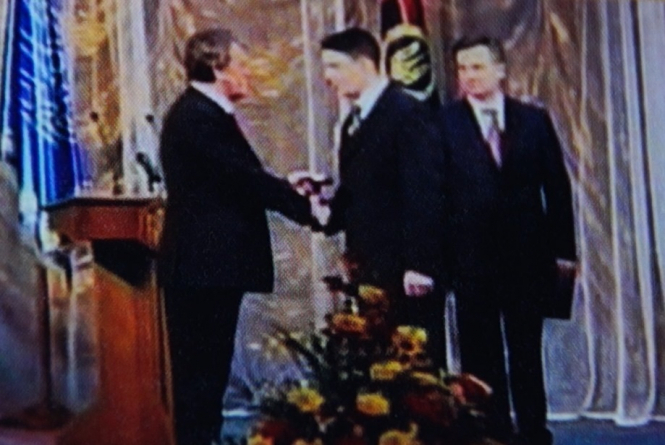 Ющенко награждал нового главаря ЛНР Пасечника медалью 